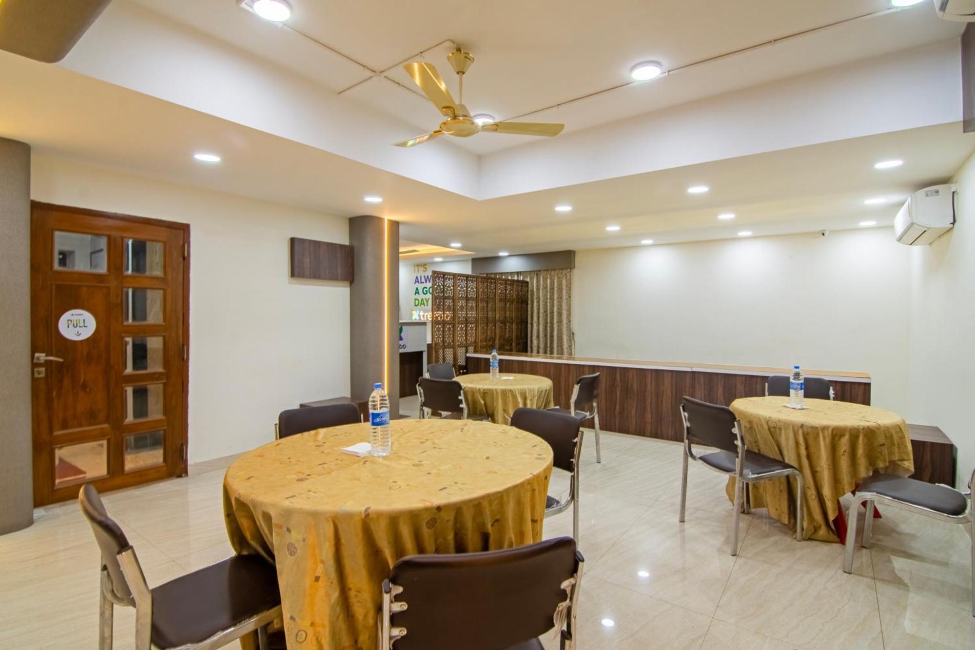 Treebo Petals Banquet & Suites - Calcutta  Esterno foto